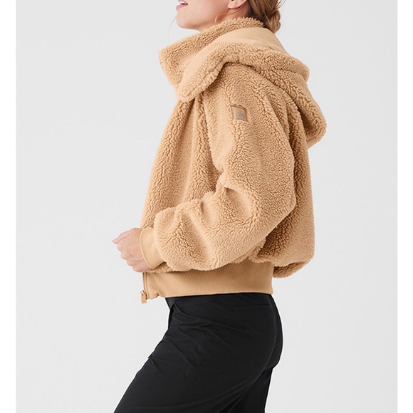 •❌SOLD❌NEW• ALO YOGA Foxy Sherpa Jacket - Picture 9 of 16